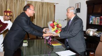 Dr. S.C. Gairola, Director General, ICFRE meeting with Dr. Krishan Kant Paul, Governor of Uttarakahand